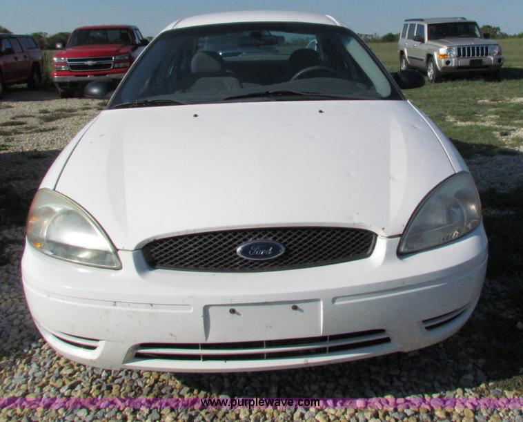 image for item E8041 2004 Ford Taurus LX
