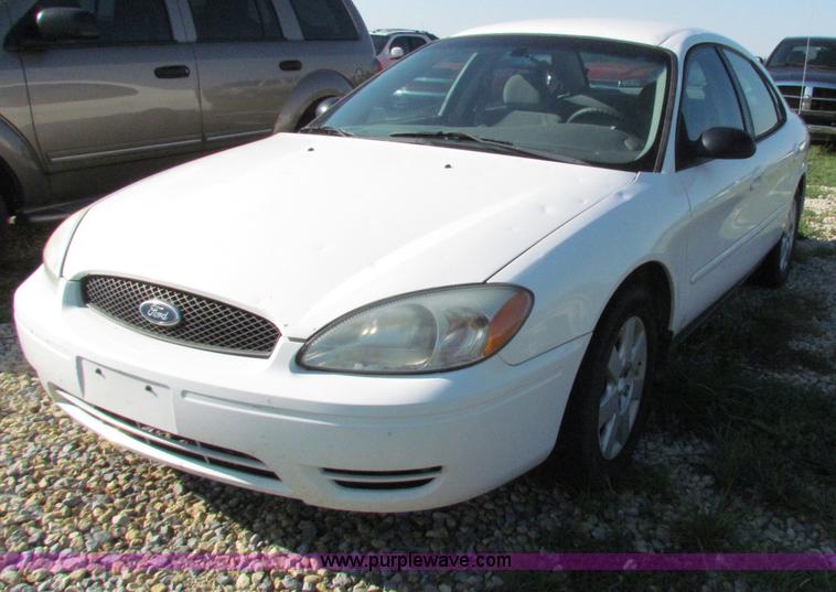 image for item E8041 2004 Ford Taurus LX