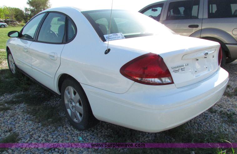 image for item E8041 2004 Ford Taurus LX