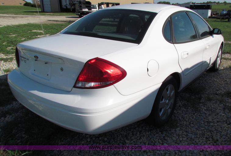 image for item E8041 2004 Ford Taurus LX