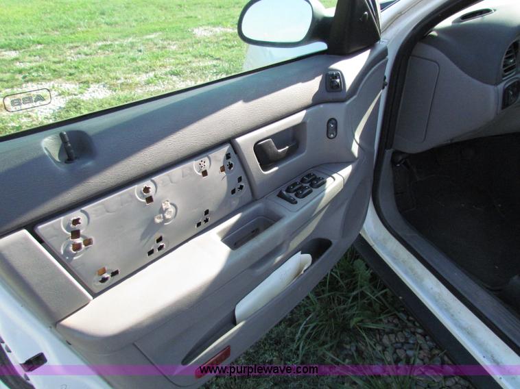 image for item E8041 2004 Ford Taurus LX