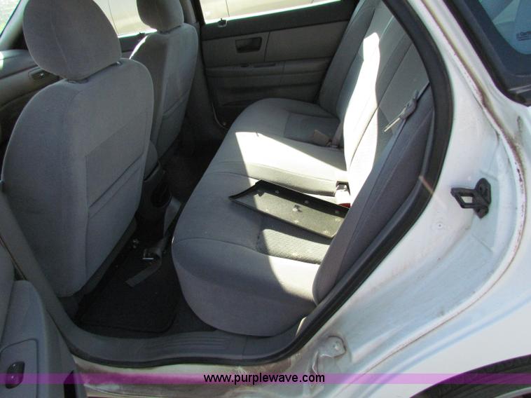image for item E8041 2004 Ford Taurus LX