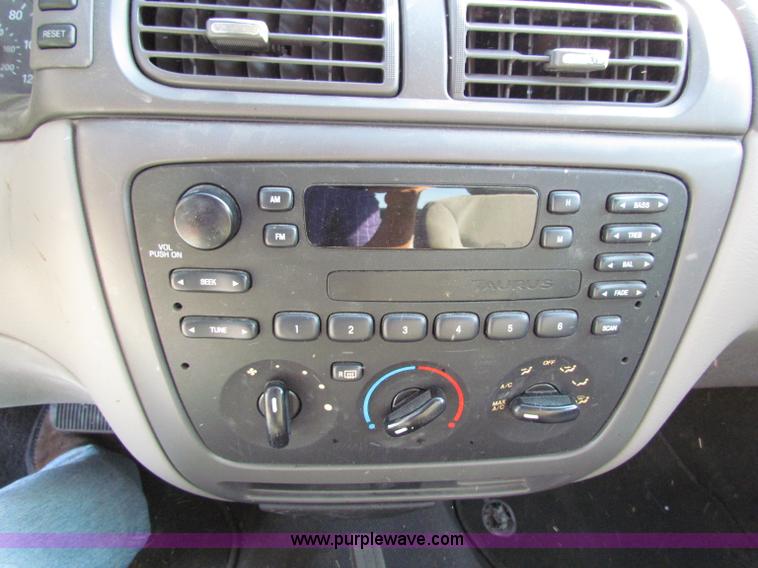 image for item E8041 2004 Ford Taurus LX