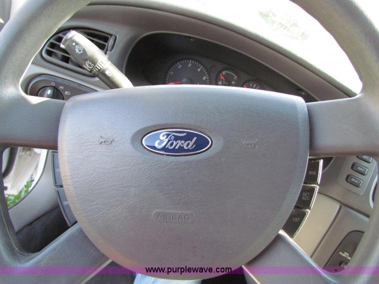 image for item E8041 2004 Ford Taurus LX