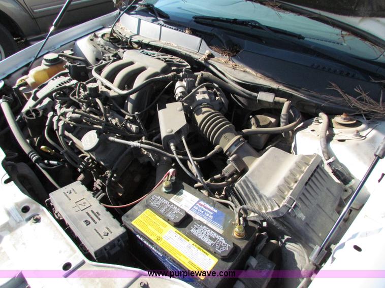 image for item E8041 2004 Ford Taurus LX