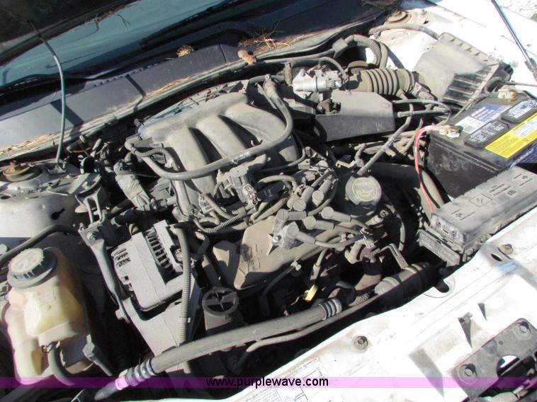 image for item E8041 2004 Ford Taurus LX