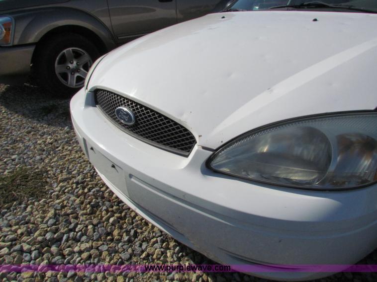 image for item E8041 2004 Ford Taurus LX