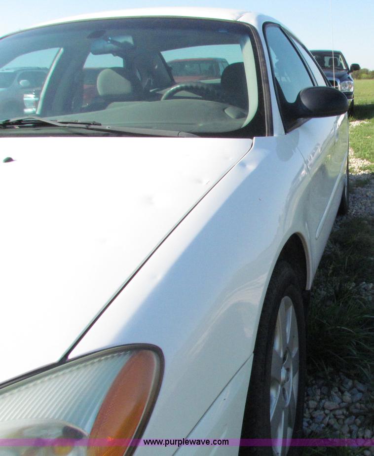image for item E8041 2004 Ford Taurus LX