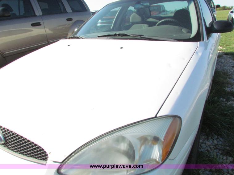 image for item E8041 2004 Ford Taurus LX