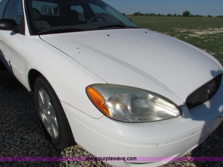 image for item E8041 2004 Ford Taurus LX
