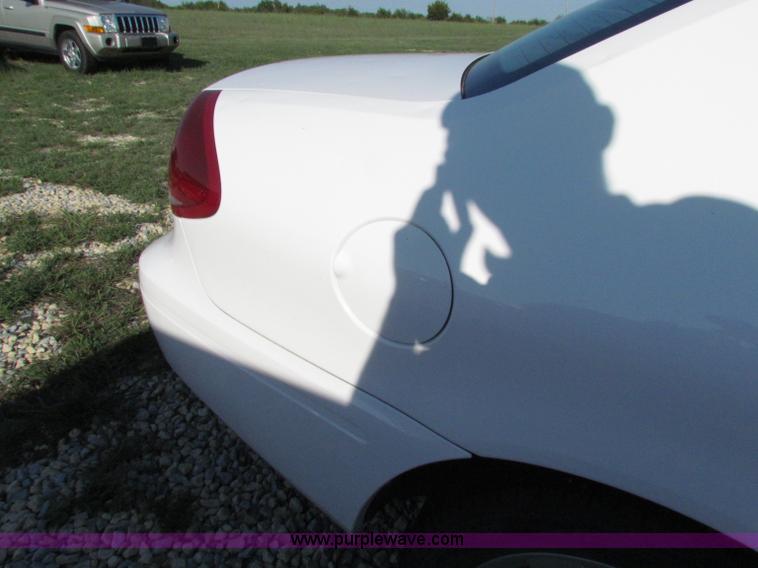 image for item E8041 2004 Ford Taurus LX