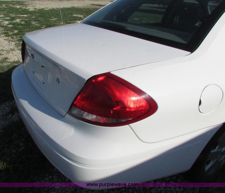 image for item E8041 2004 Ford Taurus LX