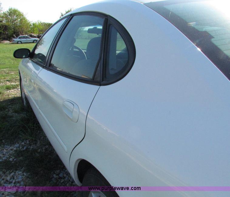image for item E8041 2004 Ford Taurus LX