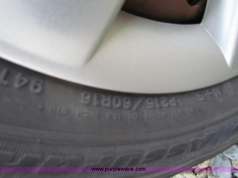 image for item E8041 2004 Ford Taurus LX