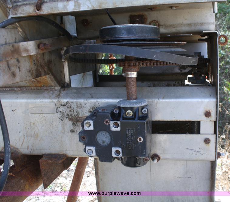 image for item F2534 Monroe stainless steel spreader