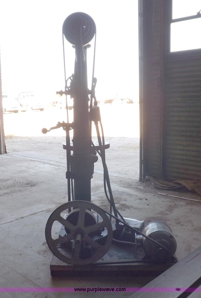 image for item F6019 General Manufacturing free standing drill press