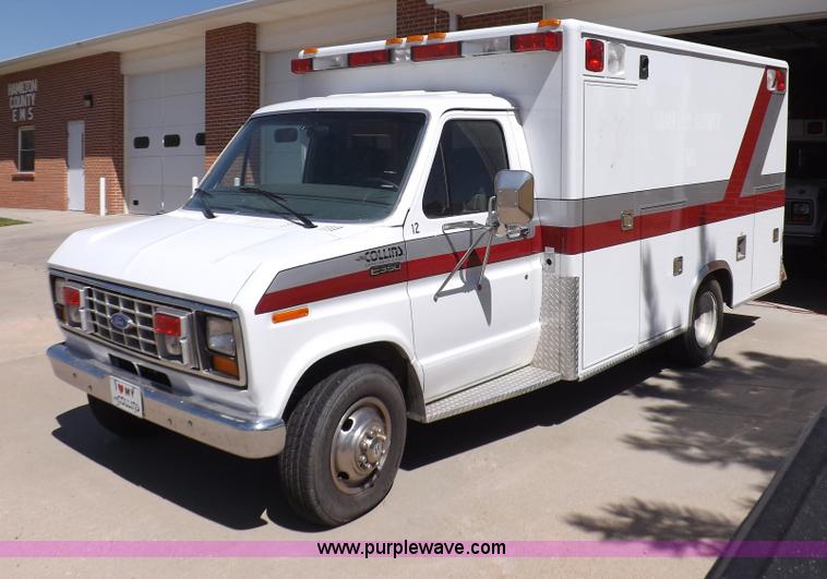 image for item F6021 1991 Ford E350 ambulance