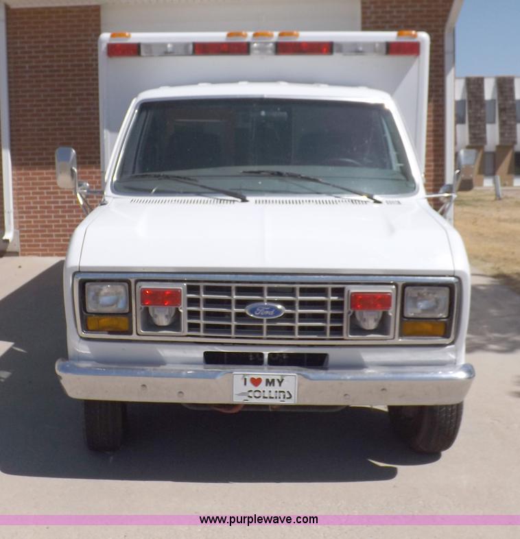 image for item F6021 1991 Ford E350 ambulance