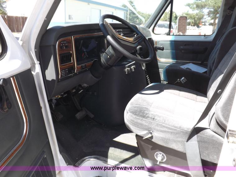 image for item F6021 1991 Ford E350 ambulance