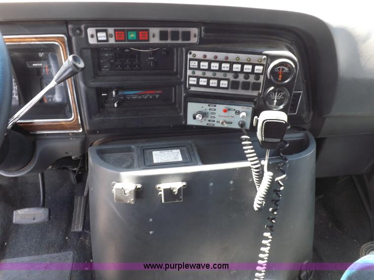 image for item F6021 1991 Ford E350 ambulance