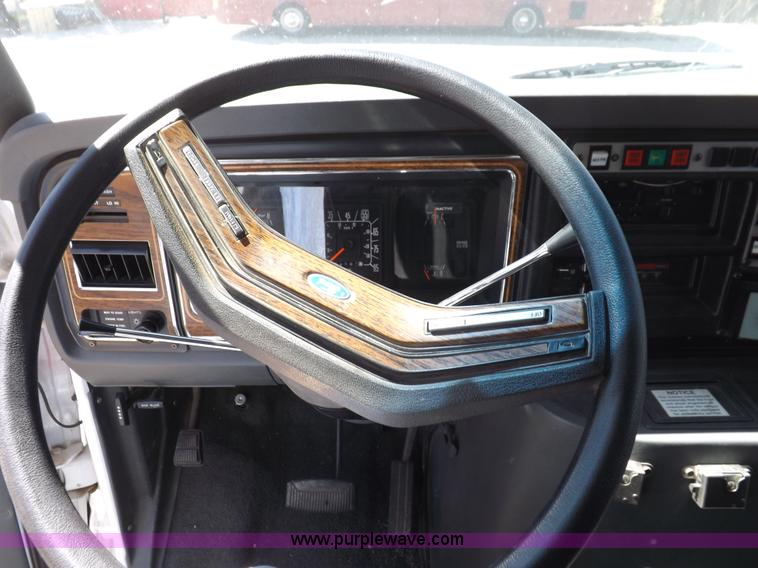 image for item F6021 1991 Ford E350 ambulance
