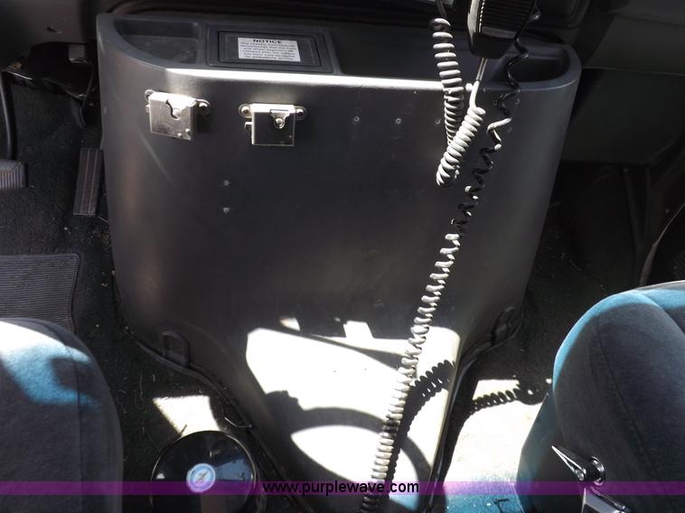 image for item F6021 1991 Ford E350 ambulance