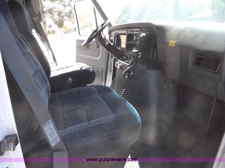 image for item F6021 1991 Ford E350 ambulance