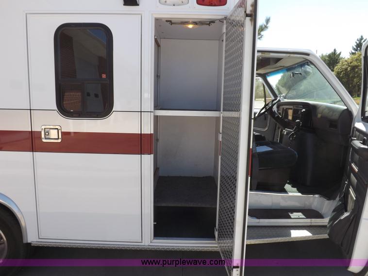 image for item F6021 1991 Ford E350 ambulance