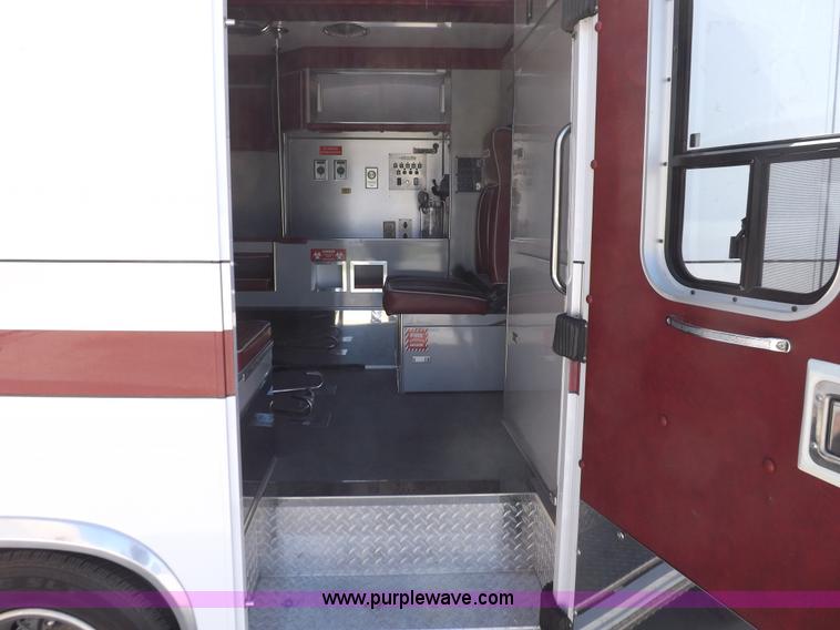 image for item F6021 1991 Ford E350 ambulance