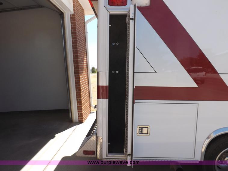 image for item F6021 1991 Ford E350 ambulance