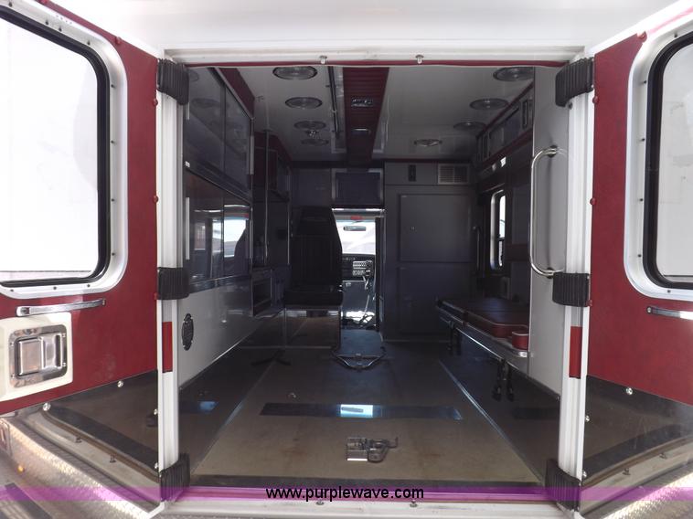 image for item F6021 1991 Ford E350 ambulance