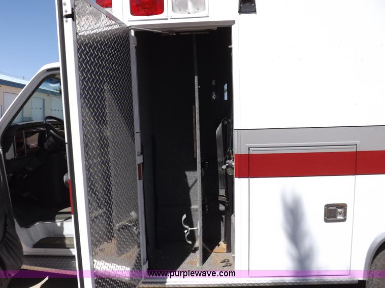 image for item F6021 1991 Ford E350 ambulance