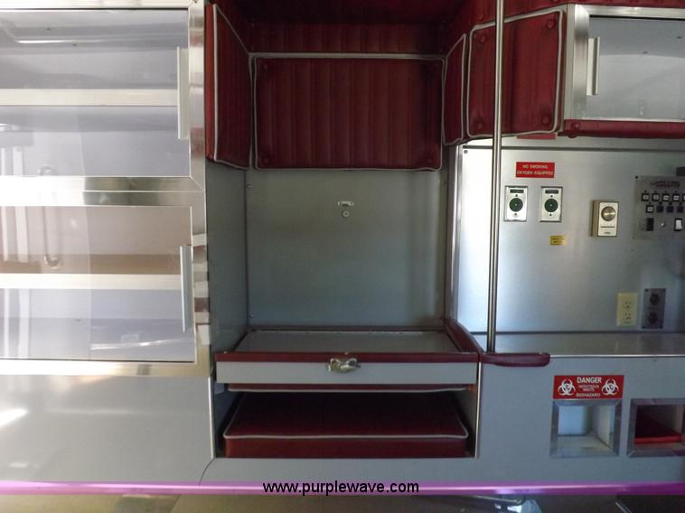 image for item F6021 1991 Ford E350 ambulance