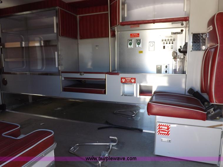 image for item F6021 1991 Ford E350 ambulance