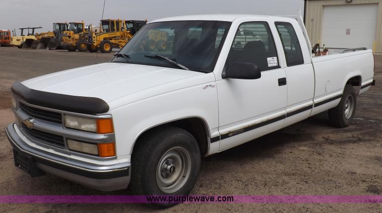 image for item F6025 1997 Chevrolet Silverado 1500 extended cab pickup truck