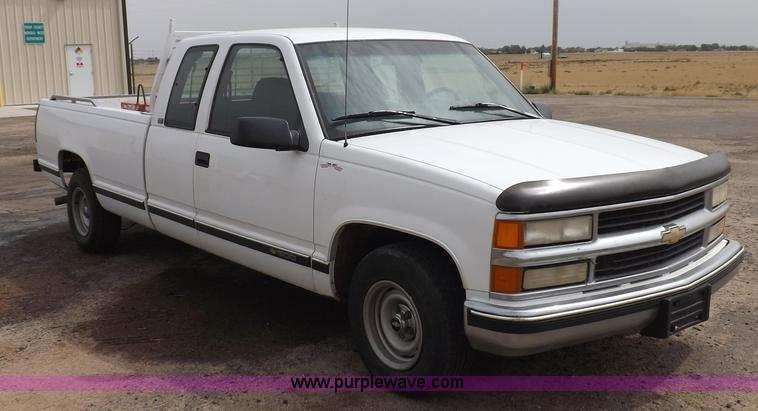 image for item F6025 1997 Chevrolet Silverado 1500 extended cab pickup truck