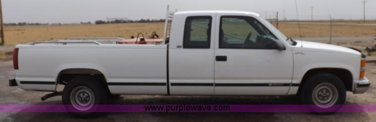 image for item F6025 1997 Chevrolet Silverado 1500 extended cab pickup truck
