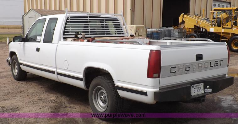 image for item F6025 1997 Chevrolet Silverado 1500 extended cab pickup truck