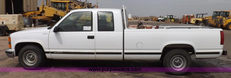 image for item F6025 1997 Chevrolet Silverado 1500 extended cab pickup truck