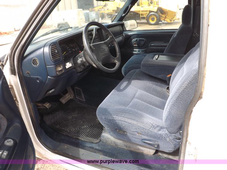 image for item F6025 1997 Chevrolet Silverado 1500 extended cab pickup truck