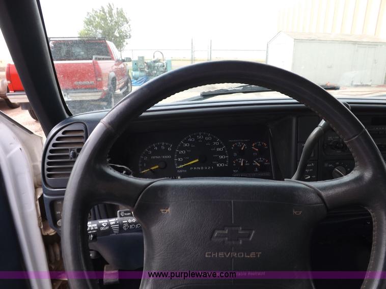 image for item F6025 1997 Chevrolet Silverado 1500 extended cab pickup truck