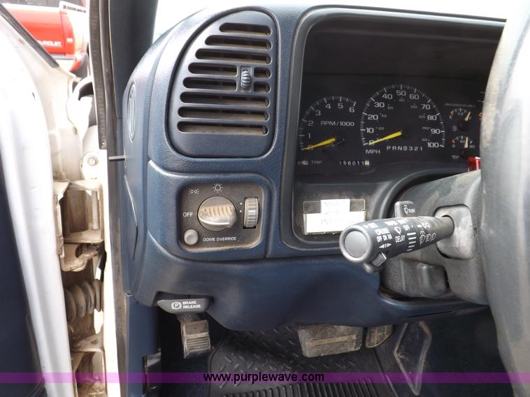 image for item F6025 1997 Chevrolet Silverado 1500 extended cab pickup truck
