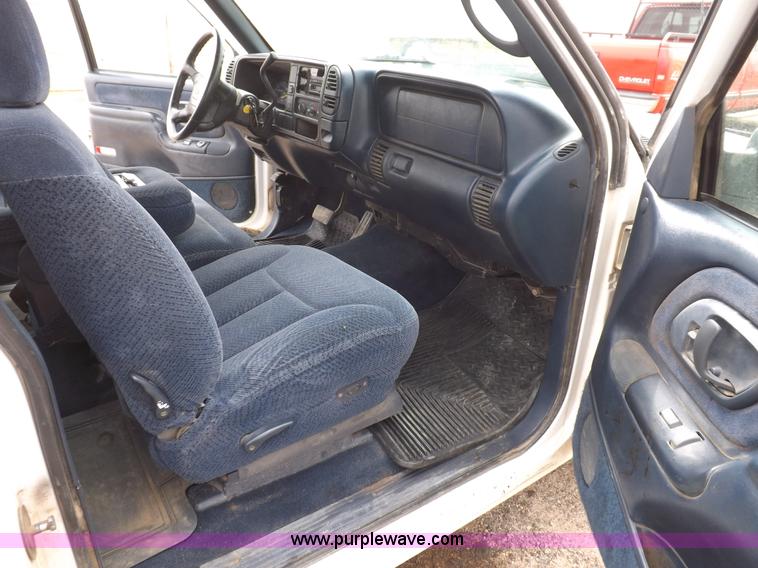 image for item F6025 1997 Chevrolet Silverado 1500 extended cab pickup truck