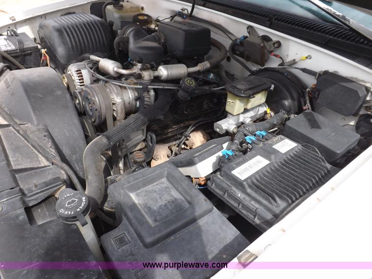 image for item F6025 1997 Chevrolet Silverado 1500 extended cab pickup truck