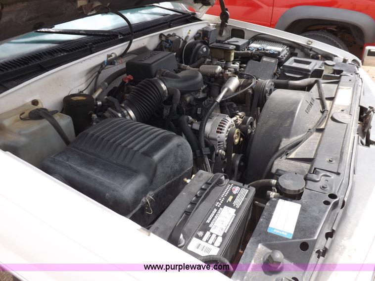 image for item F6025 1997 Chevrolet Silverado 1500 extended cab pickup truck