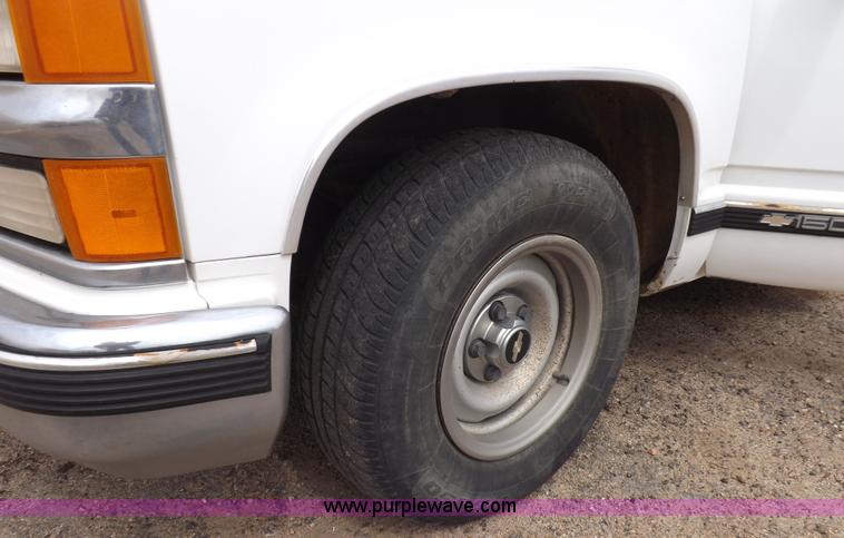 image for item F6025 1997 Chevrolet Silverado 1500 extended cab pickup truck