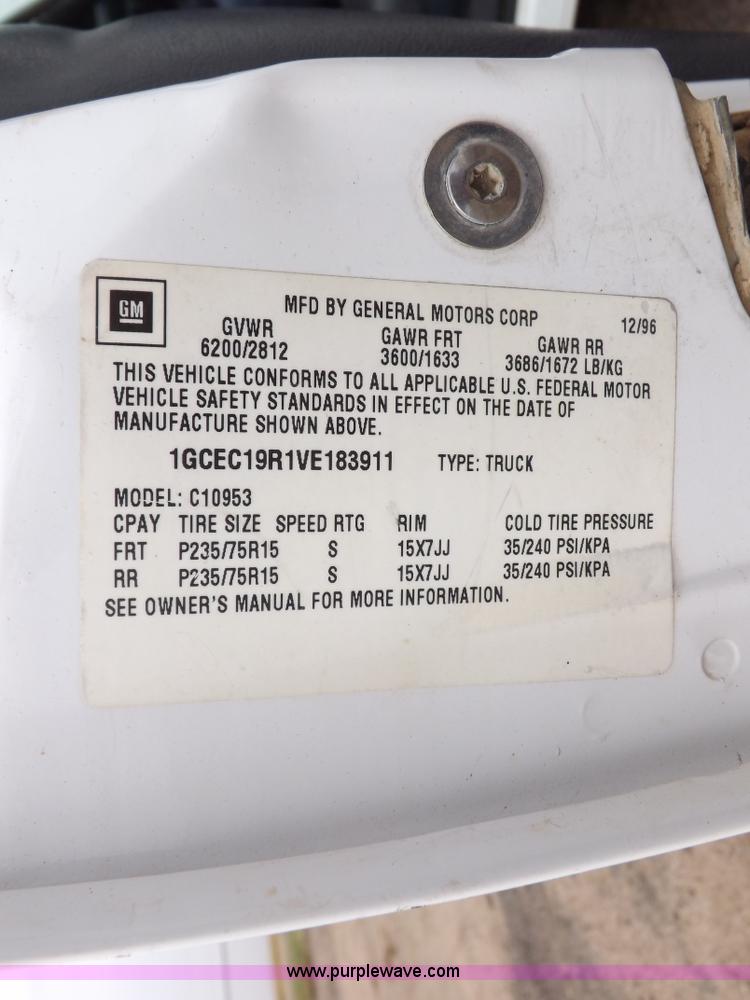 image for item F6025 1997 Chevrolet Silverado 1500 extended cab pickup truck