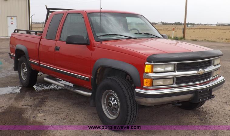 image for item F6026 1998 Chevrolet Silverado 2500 extended cab pickup truck