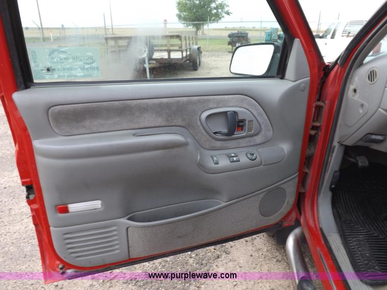 image for item F6026 1998 Chevrolet Silverado 2500 extended cab pickup truck