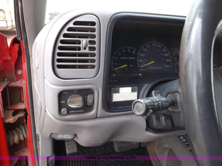image for item F6026 1998 Chevrolet Silverado 2500 extended cab pickup truck